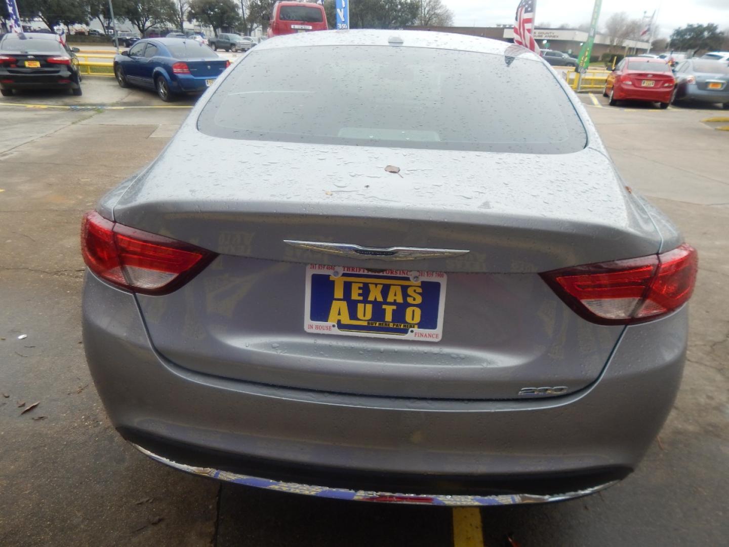 2015 SILVER CHRYSLER 200 Limited (1C3CCCAB2FN) with an 2.4L L4 DOHC 16V engine, 9-SPEED AUTOMATIC transmission, located at 16710 Clay Rd., Houston, TX, 77084, (281) 859-7900, 0.000000, 0.000000 - Low Donw. Low Payments. - Photo#5