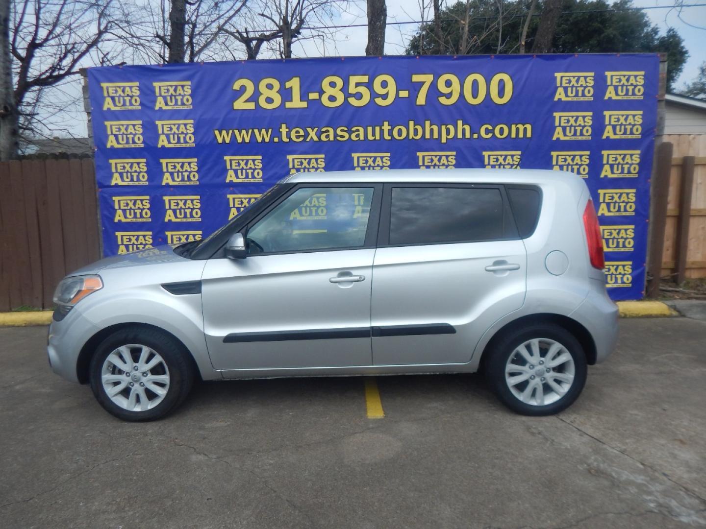 2013 SILVER KIA SOUL ! (KNDJT2A63D7) with an 2.0L L4 DOHC 16V engine, 4-SPEED AUTOMATIC OR 5-SPEED MANUAL transmission, located at 16710 Clay Rd., Houston, TX, 77084, (281) 859-7900, 0.000000, 0.000000 - Low Donw. Low Payments. - Photo#0