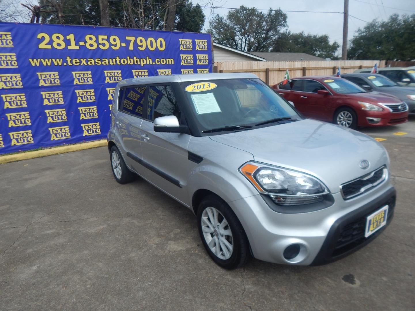 2013 SILVER KIA SOUL ! (KNDJT2A63D7) with an 2.0L L4 DOHC 16V engine, 4-SPEED AUTOMATIC OR 5-SPEED MANUAL transmission, located at 16710 Clay Rd., Houston, TX, 77084, (281) 859-7900, 0.000000, 0.000000 - Low Donw. Low Payments. - Photo#3