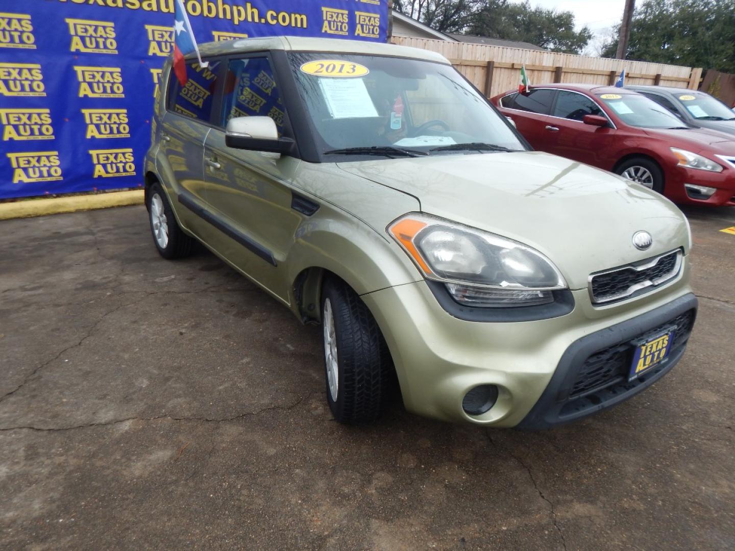 2013 GREEN KIA SOUL ! (KNDJT2A60D7) with an 2.0L L4 DOHC 16V engine, AUTOMATIC transmission, located at 16710 Clay Rd., Houston, TX, 77084, (281) 859-7900, 0.000000, 0.000000 - Low Donw. Low Payments. - Photo#2