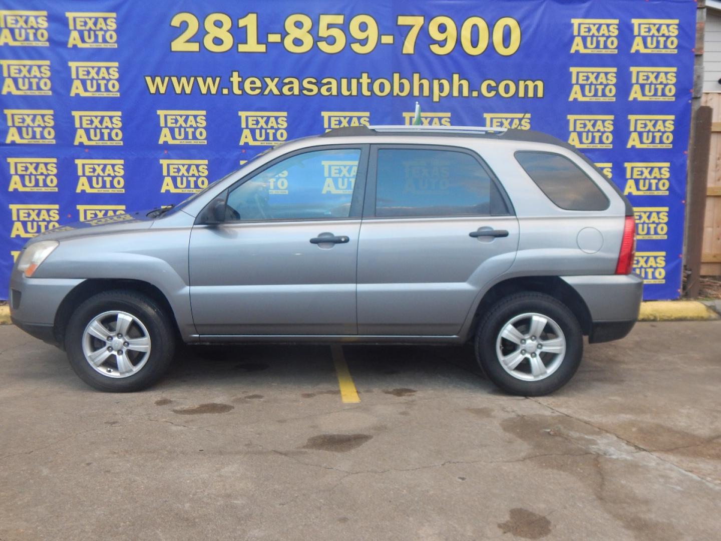 2009 SILVER KIA SPORTAGE LX I4 2WD (KNDJF724X97) with an 2.0L L4 DOHC 16V engine, AUTOMATIC transmission, located at 16710 Clay Rd., Houston, TX, 77084, (281) 859-7900, 0.000000, 0.000000 - Low Donw. Low Payments. - Photo#0