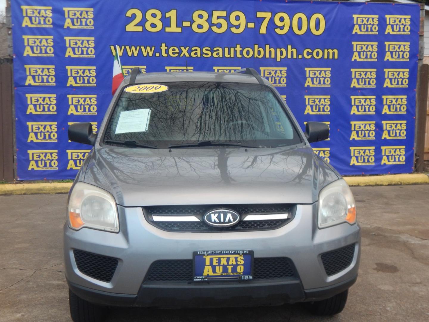 2009 SILVER KIA SPORTAGE LX I4 2WD (KNDJF724X97) with an 2.0L L4 DOHC 16V engine, AUTOMATIC transmission, located at 16710 Clay Rd., Houston, TX, 77084, (281) 859-7900, 0.000000, 0.000000 - Low Donw. Low Payments. - Photo#1