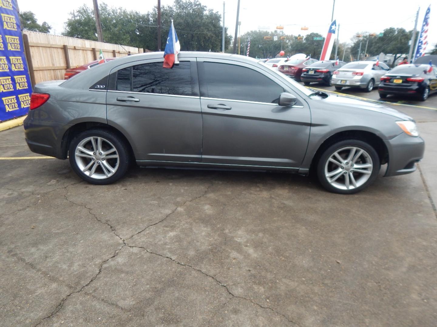 2013 GRAY CHRYSLER 200 Touring (1C3CCBBB4DN) with an 2.4L L4 DOHC 16V engine, 6-SPEED AUTOMATIC transmission, located at 16710 Clay Rd., Houston, TX, 77084, (281) 859-7900, 0.000000, 0.000000 - Low Donw. Low Payments. - Photo#5