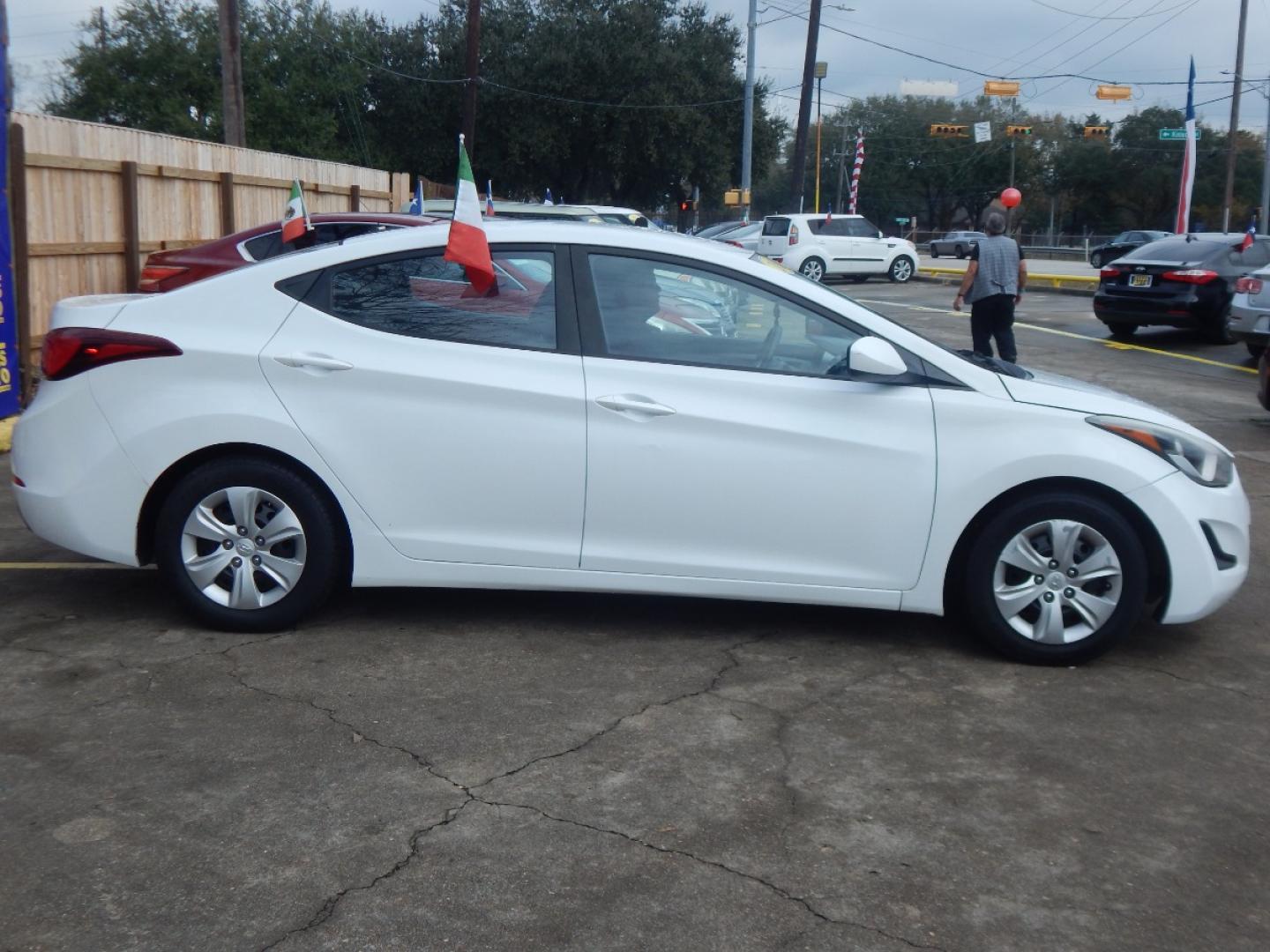 2016 WHITE HYUNDAI ELANTRA Limited (5NPDH4AE1GH) with an 1.8L L4 DOHC 16V engine, 6-SPEED AUTOMATIC transmission, located at 16710 Clay Rd., Houston, TX, 77084, (281) 859-7900, 0.000000, 0.000000 - Low Donw. Low Payments. - Photo#4