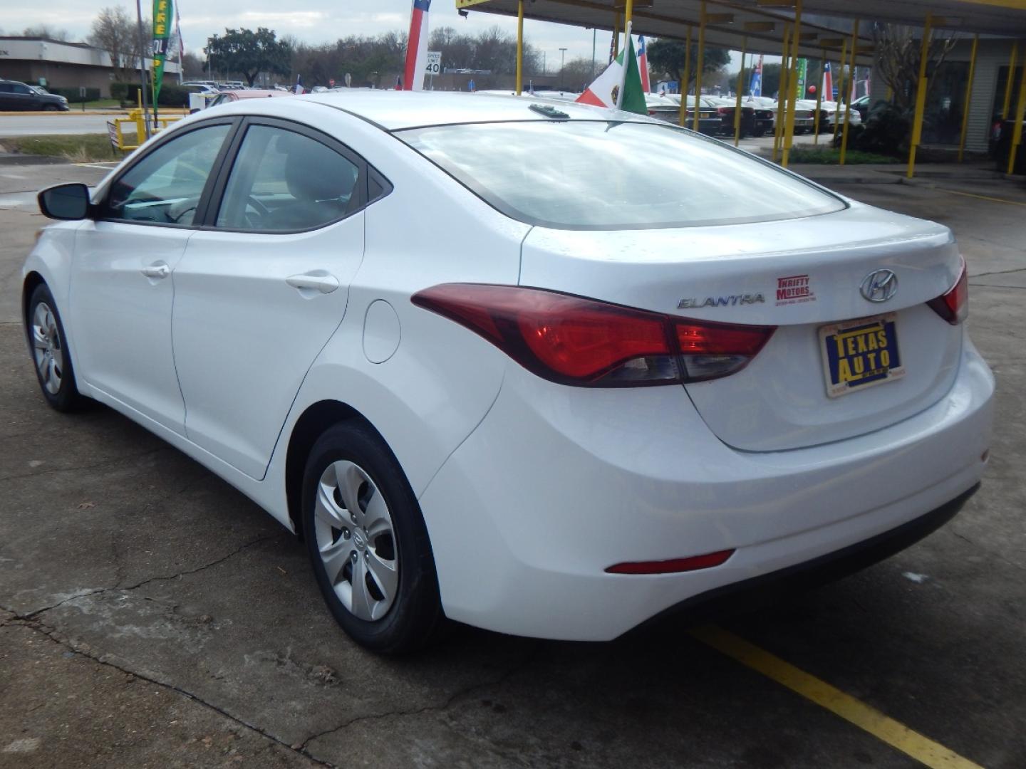 2016 WHITE HYUNDAI ELANTRA Limited (5NPDH4AE1GH) with an 1.8L L4 DOHC 16V engine, 6-SPEED AUTOMATIC transmission, located at 16710 Clay Rd., Houston, TX, 77084, (281) 859-7900, 0.000000, 0.000000 - Low Donw. Low Payments. - Photo#7