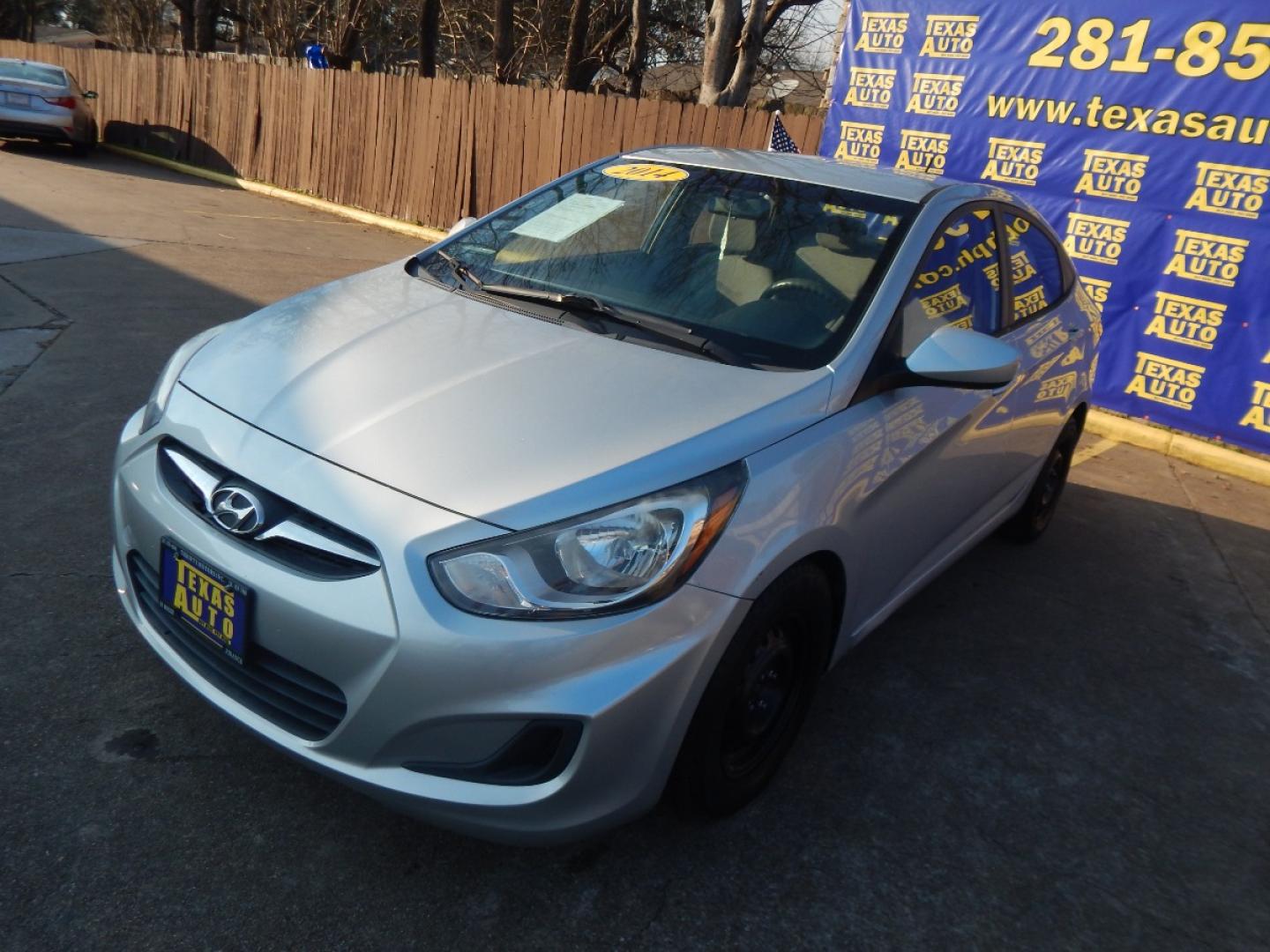 2014 SILVER HYUNDAI ACCENT GLS 4-Door (KMHCT4AE9EU) with an 1.6L L4 DOHC 16V engine, 4-SPEED AUTOMATIC OR 5-SPEED MANUAL transmission, located at 16710 Clay Rd., Houston, TX, 77084, (281) 859-7900, 0.000000, 0.000000 - Low Donw. Low Payments. - Photo#2