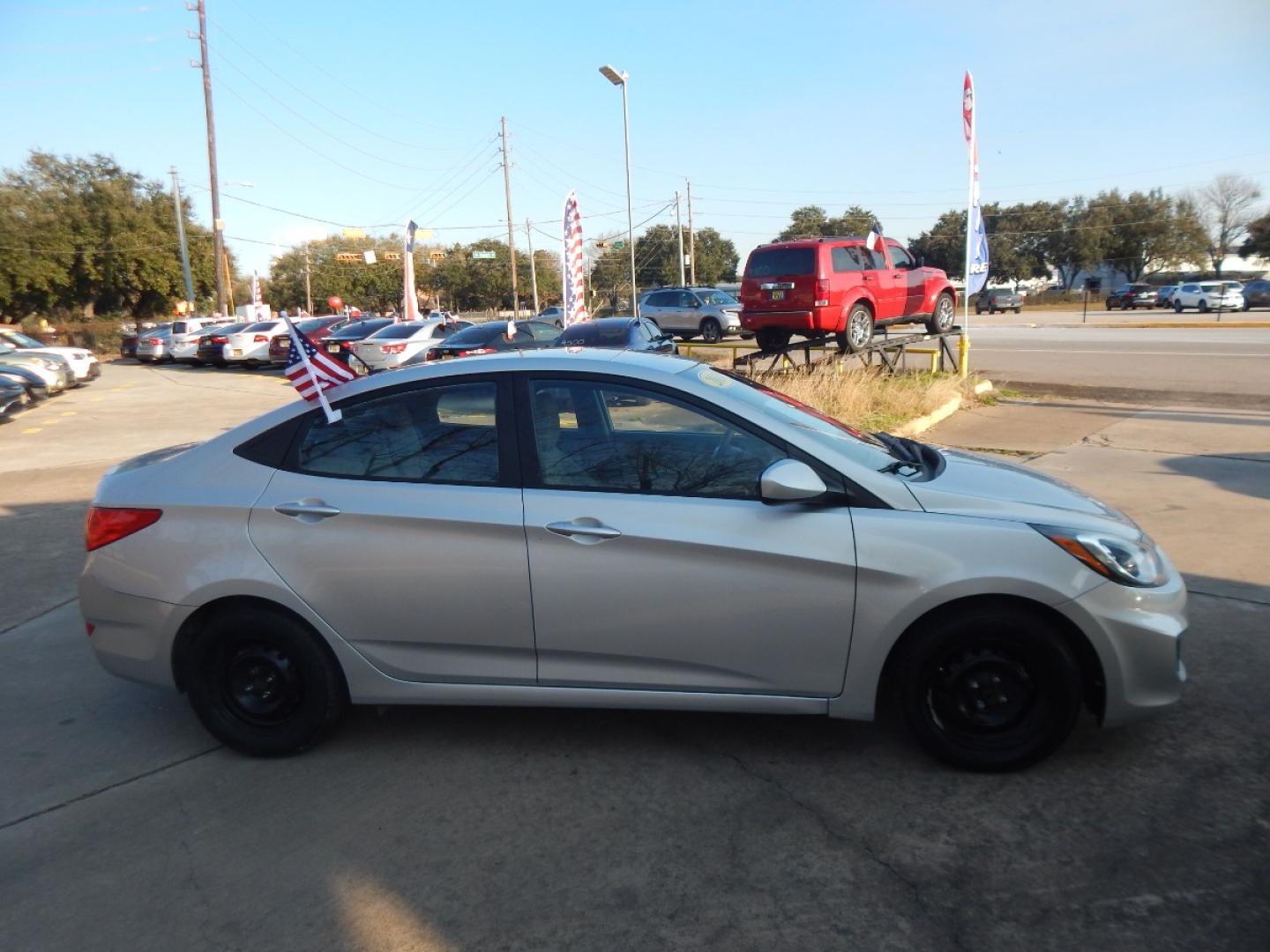 2014 SILVER HYUNDAI ACCENT GLS 4-Door (KMHCT4AE9EU) with an 1.6L L4 DOHC 16V engine, 4-SPEED AUTOMATIC OR 5-SPEED MANUAL transmission, located at 16710 Clay Rd., Houston, TX, 77084, (281) 859-7900, 0.000000, 0.000000 - Low Donw. Low Payments. - Photo#4