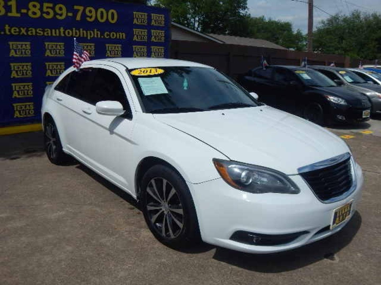 2013 WHITE /BEIGE CHRYSLER 200 Touring (1C3CCBBB4DN) with an 2.4L L4 DOHC 16V engine, 6-SPEED AUTOMATIC transmission, located at 16710 Clay Rd., Houston, TX, 77084, (281) 859-7900, 0.000000, 0.000000 - Low Down. Low Payments - Photo#3